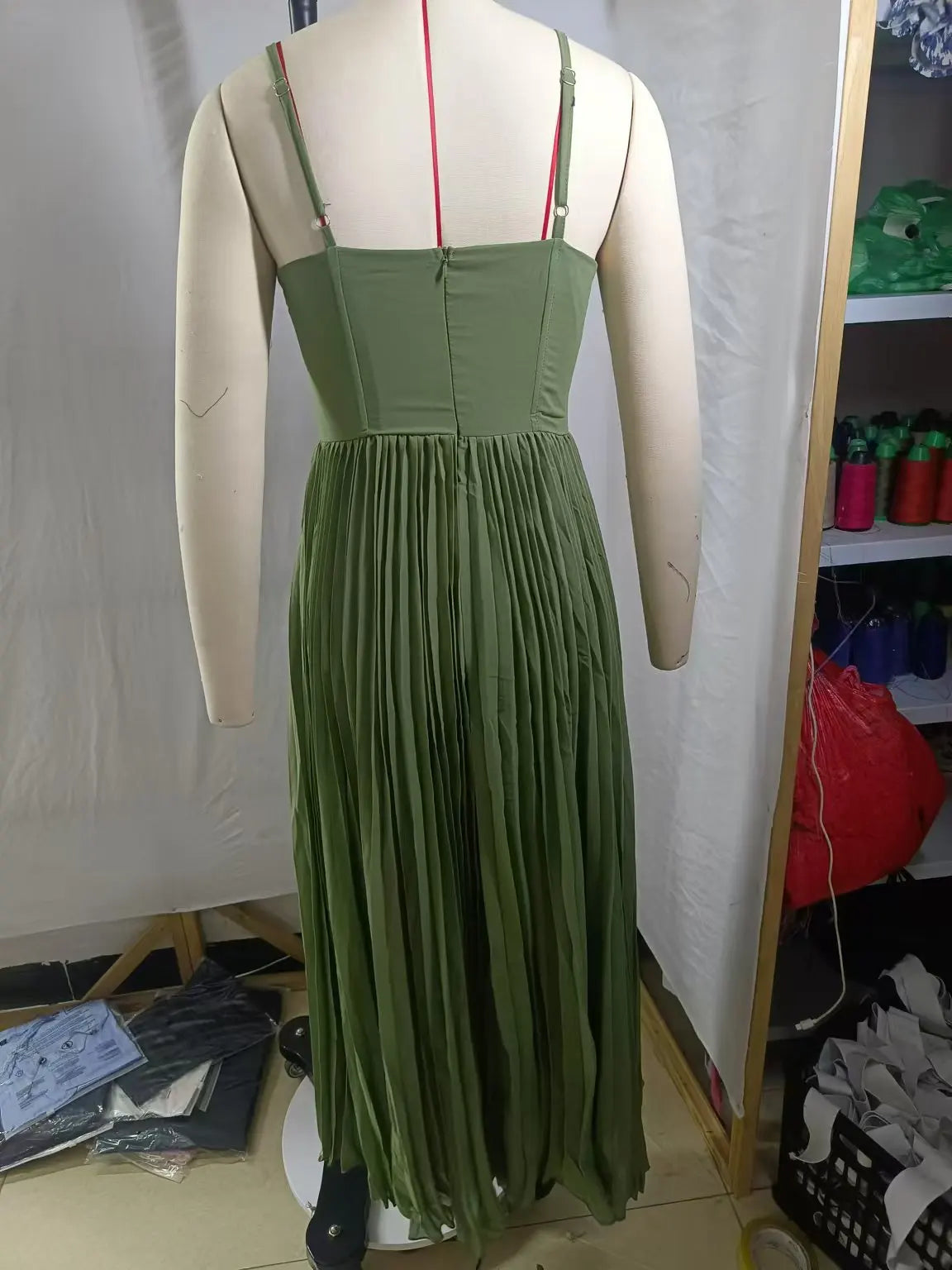 Sexy Evening Dress Women Sleeveless Deep V Neck Slim Pleated Maxi Dress Female Smooths Silhouette Bridesmaid Gown Dresses Womens